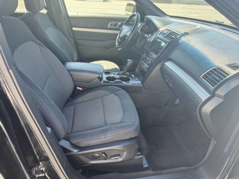 Used 2017 Ford Explorer XLT w/ Equipment Group 201A FWD image 12
