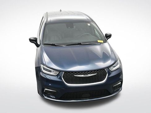 Used 2025 Chrysler Pacifica Select image 22