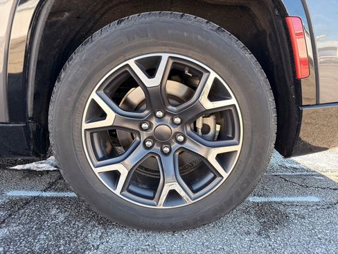 Used 2023 Jeep Wagoneer Series III w/ Preferred Equipment Group image 21