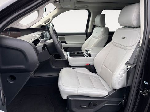 Used 2025 Ford Expedition Platinum AWD/4WD image 16