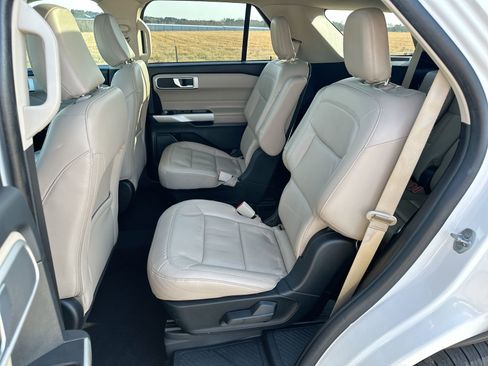 Used 2021 Ford Explorer XLT w/ Equipment Group 202A image 23