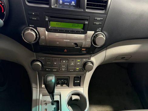 Used 2010 Toyota Highlander SE FWD image 32