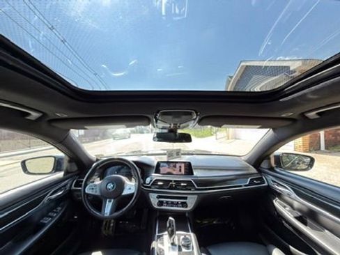 Used 2022 BMW 750i xDrive w/ Executive Package AWD/4WD image 33