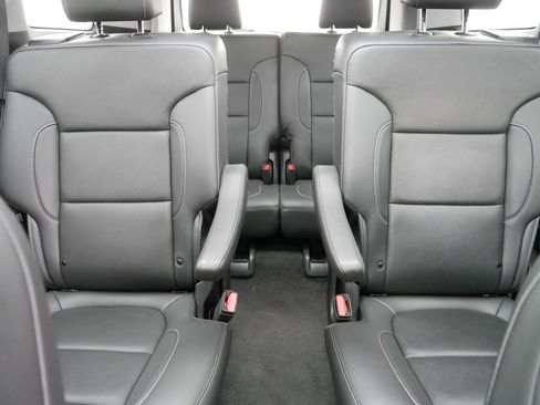 Used 2023 GMC Acadia SLT w/ Preferred Package image 13