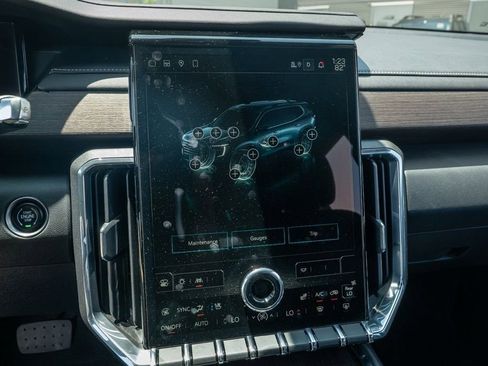 Used 2024 GMC Acadia Denali image 18