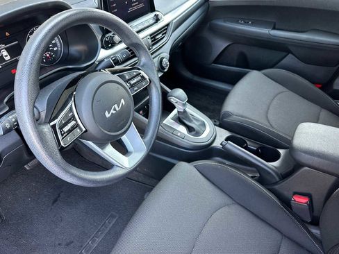 Used 2023 Kia Forte LXS w/ LXS Technology Package image 4