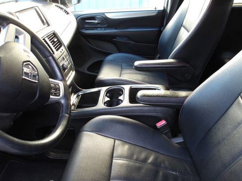 Used 2017 Dodge Grand Caravan GT FWD image 14