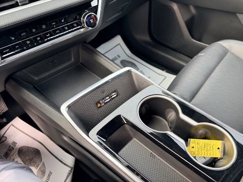 Used 2025 Chevrolet Equinox LT w/ Convenience Package II image 19