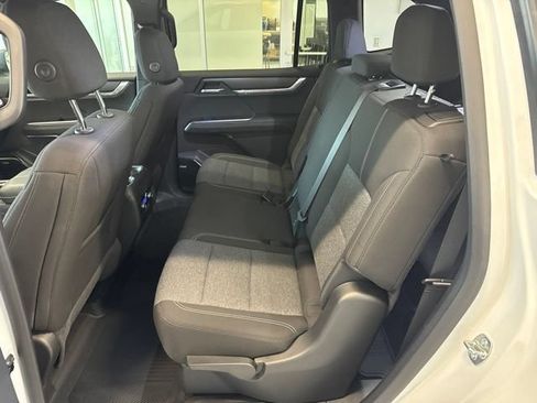 Used 2026 GMC Acadia Elevation w/ LPO, Floor Liner Package AWD/4WD image 15