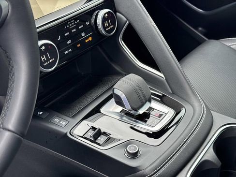 Used 2024 Jaguar E-PACE R-Dynamic SE image 30