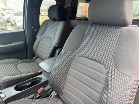 Used 2009 Nissan Frontier SE w/ SE Value Truck Pkg image 6