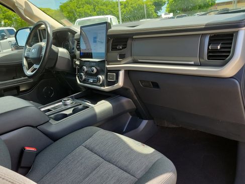 Used 2023 Ford Expedition XLT RWD image 12