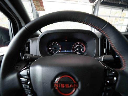 Used 2025 Nissan Frontier PRO-4X AWD/4WD image 15