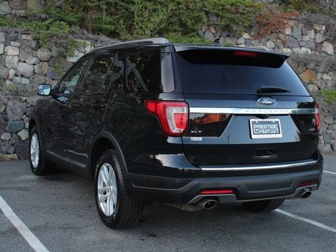 Used 2018 Ford Explorer XLT w/ Equipment Group 202A image 7