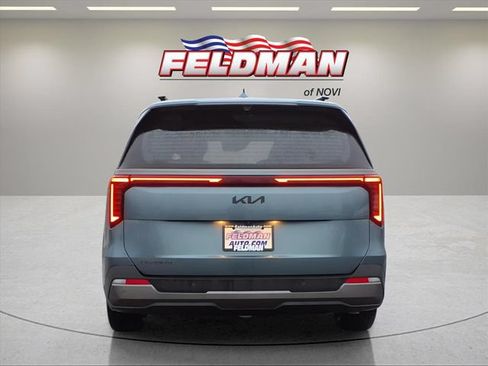 Used 2025 Kia Carnival SX Prestige FWD image 4