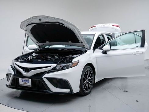 Used 2023 Toyota Camry SE image 17