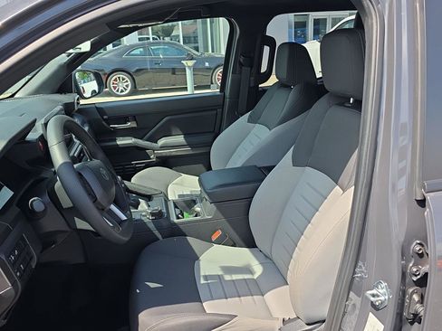 Used 2025 Toyota Tacoma TRD Sport AWD/4WD image 28