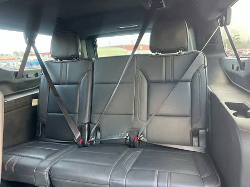 Used 2021 Chevrolet Suburban RST w/ Luxury Package image 18