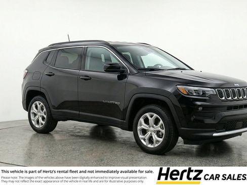Used 2025 Jeep Compass Latitude image 1