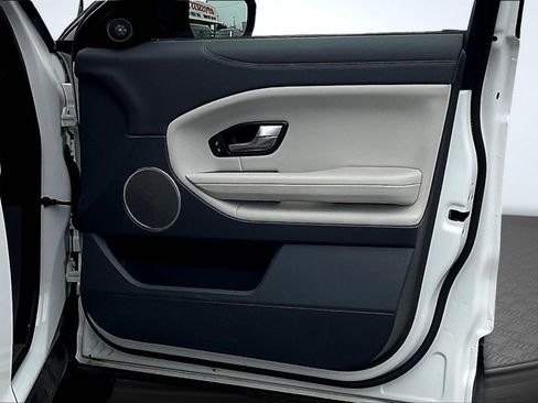 Used 2018 Land Rover Range Rover Evoque SE image 24