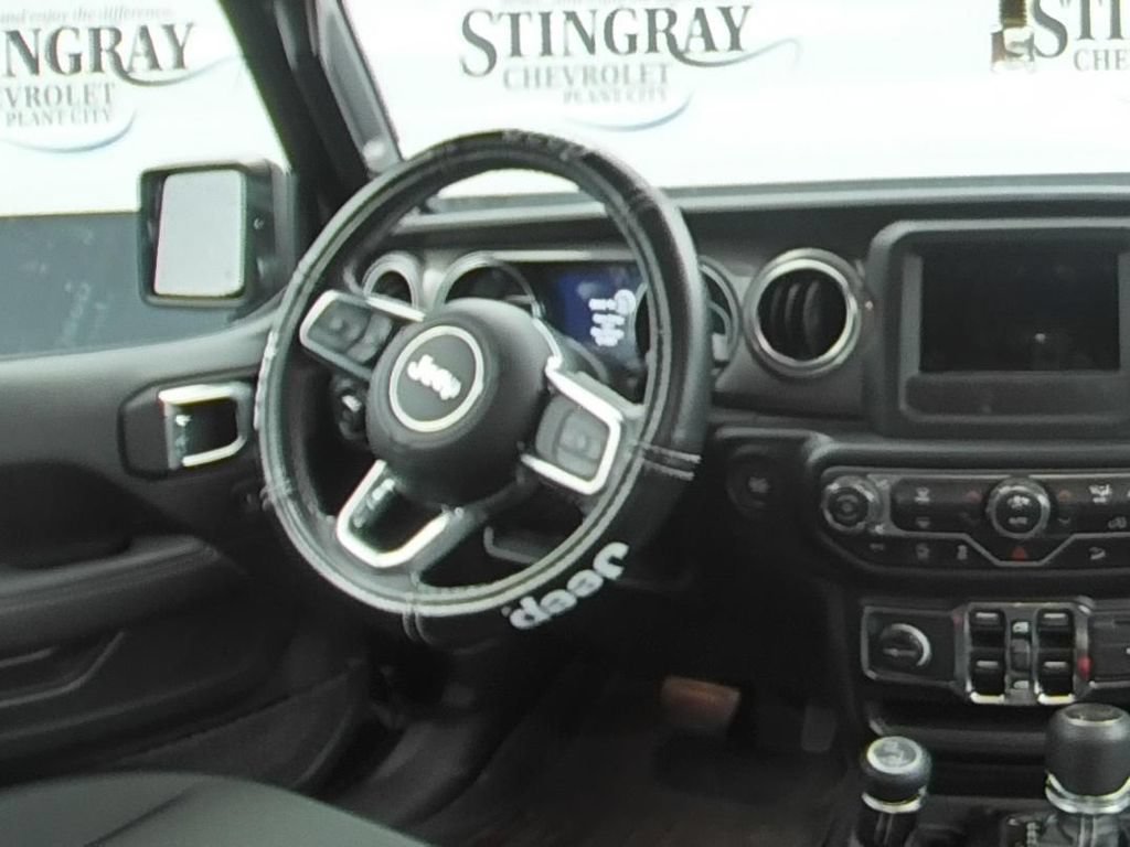 Used 2021 Jeep Wrangler Unlimited Sahara AWD/4WD image 19