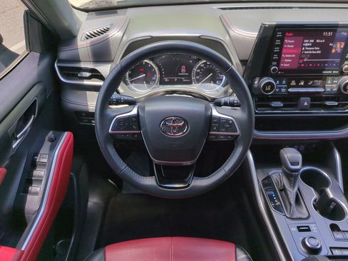 Used 2022 Toyota Highlander XSE AWD/4WD image 16