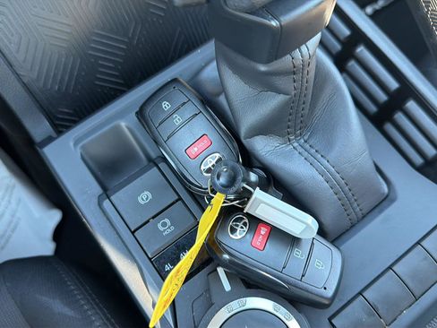 Used 2025 Toyota Tacoma SR5 AWD/4WD image 32