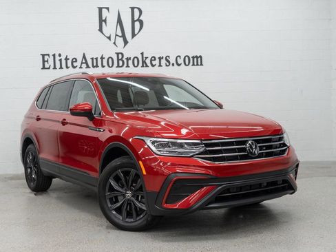 Used 2024 Volkswagen Tiguan SE w/ Panoramic Sunroof Package image 49