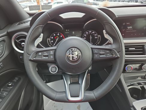 Used 2022 Alfa Romeo Stelvio Veloce image 17