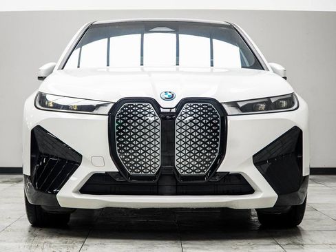 Used 2022 BMW iX xDrive50 w/ Sport Package image 8