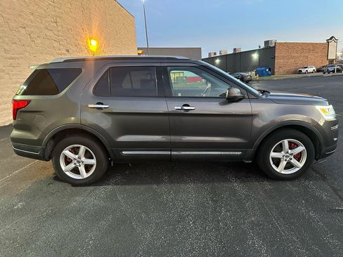 Used 2018 Ford Explorer XLT FWD image 6