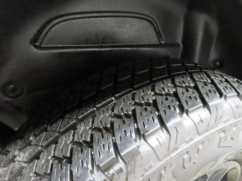 Used 2021 Jeep Wrangler Unlimited Sahara image 32