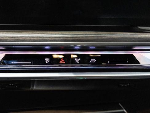 Used 2025 BMW i7 xDrive60 image 61