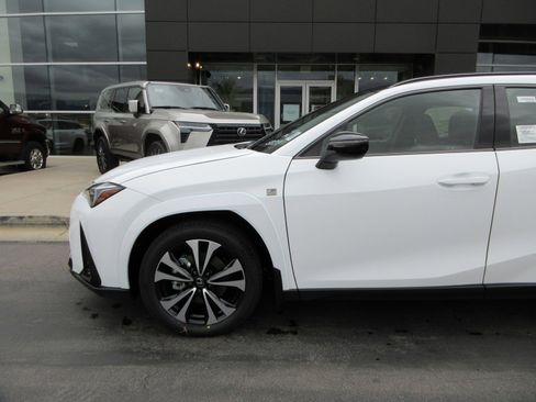 New 2026 Lexus UX 300h AWD image 2