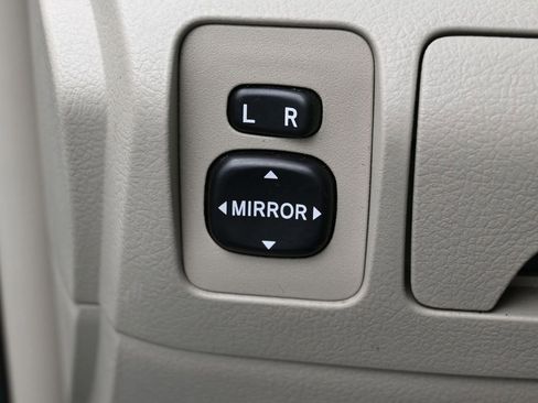 Used 2011 Toyota Camry Hybrid image 13