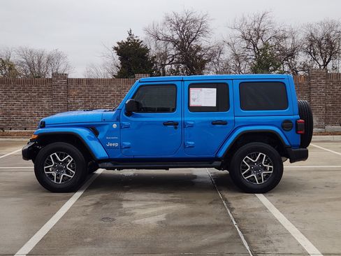 Used 2024 Jeep Wrangler Sahara w/ Technology Group image 5