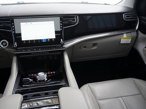 Used 2023 Jeep Wagoneer 4WD w/ Premium Group I image 25