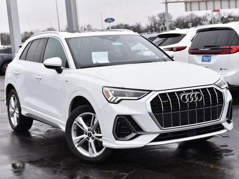 Used 2023 Audi Q3 2.0T Premium w/ Convenience Package image 2
