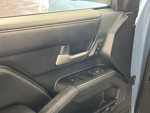 Used 2025 Toyota 4Runner Limited AWD/4WD image 16
