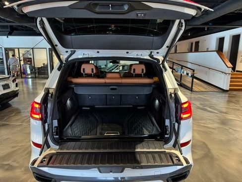 Used 2022 BMW X5 M50i image 21