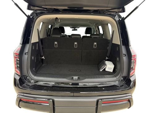 Used 2025 Nissan Armada SV RWD image 18