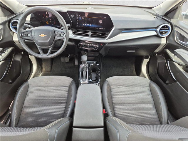 Used 2025 Chevrolet Trax LT FWD image 15