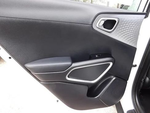 Used 2023 Kia Soul LX w/ Option Group 015 FWD image 8