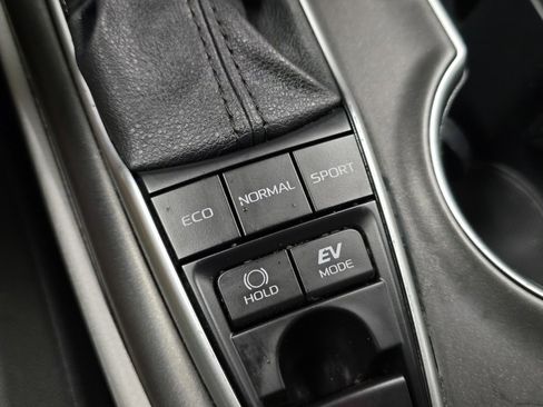Used 2022 Toyota Camry LE image 6