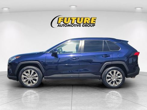 Used 2020 Toyota RAV4 XLE Premium image 6