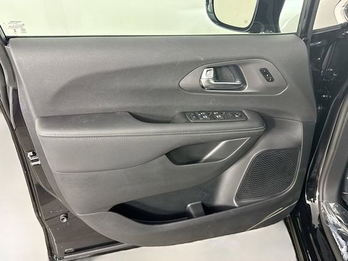 New 2026 Chrysler Pacifica Select image 11