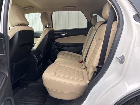 Used 2022 Ford Edge SEL w/ Convenience Package image 16