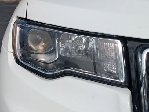 Used 2018 Jeep Grand Cherokee Limited image 12