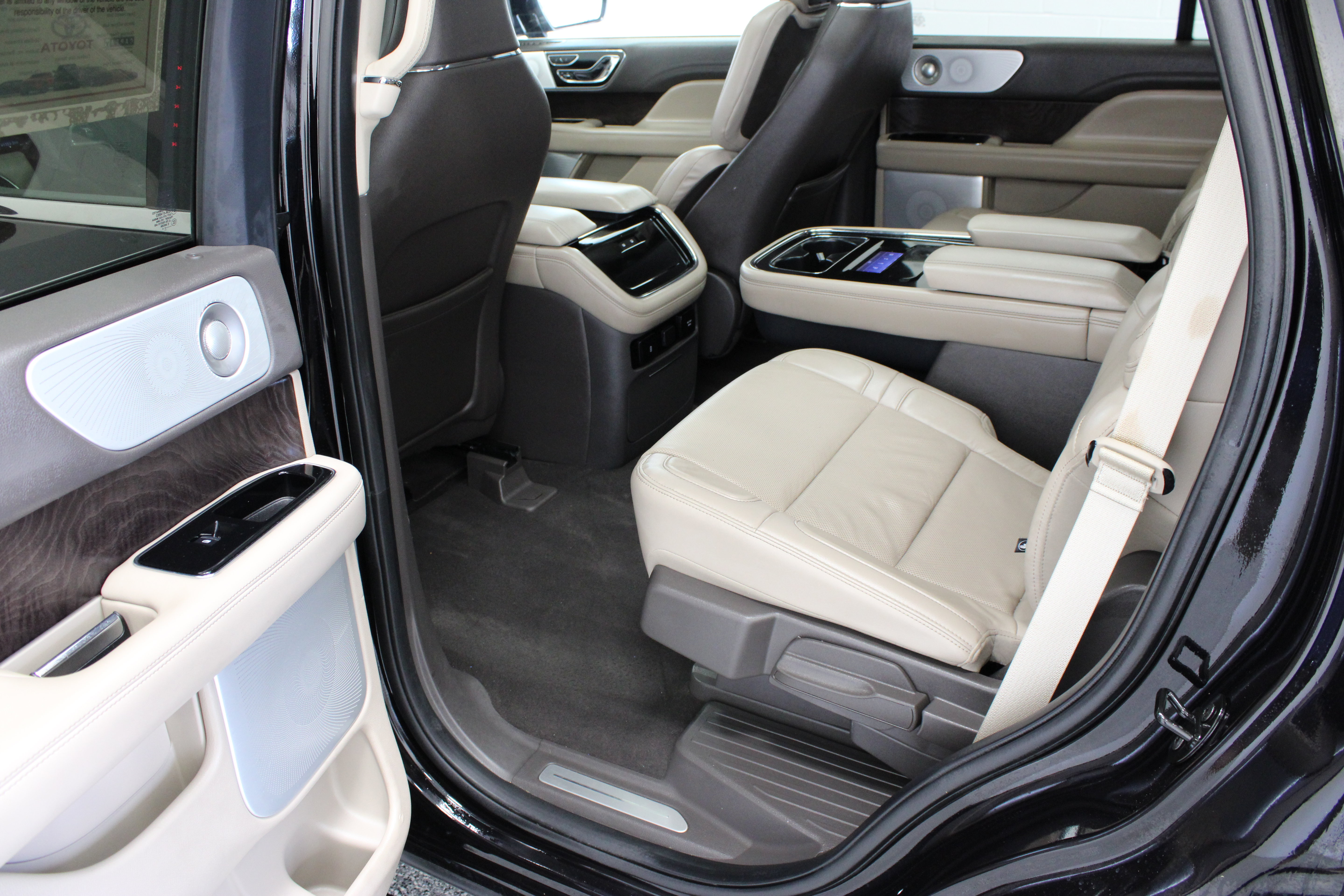 Used 2024 Lincoln Navigator Reserve AWD/4WD image 30