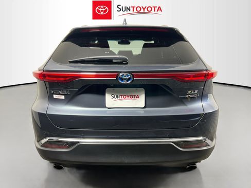 Used 2022 Toyota Venza XLE image 5